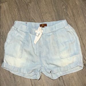 Light wash jean shorts with pockets